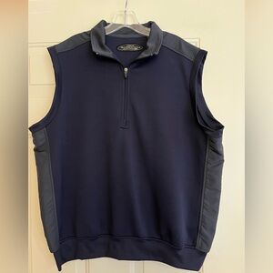 Men’s Page & Tuttle blue performance sleeveless quarter zip vest. Size large